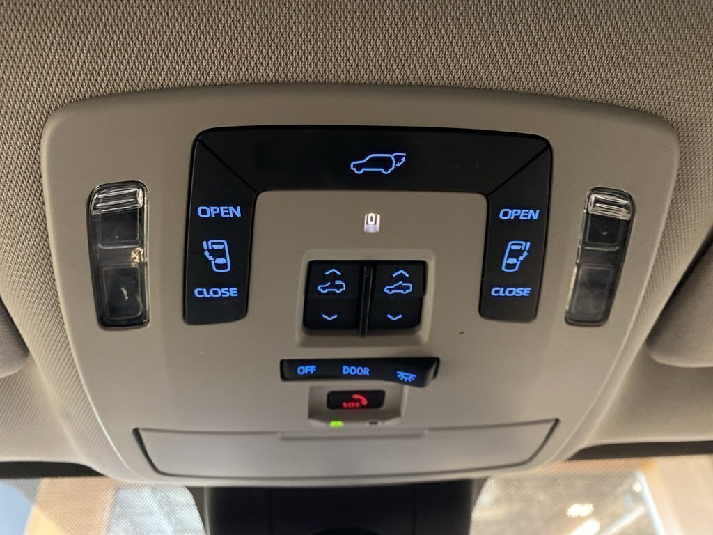 2022 Toyota Sienna Hybrid Sienna Limited AWD 7-Pass-13