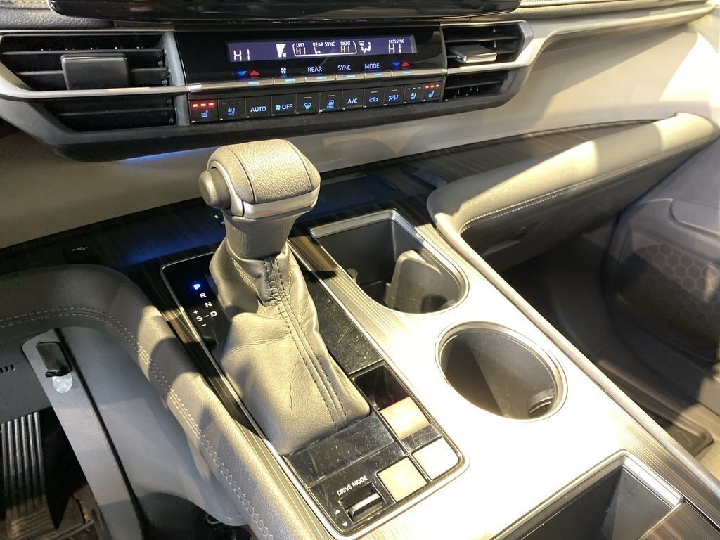 2022 Toyota Sienna Hybrid Sienna Limited AWD 7-Pass-11
