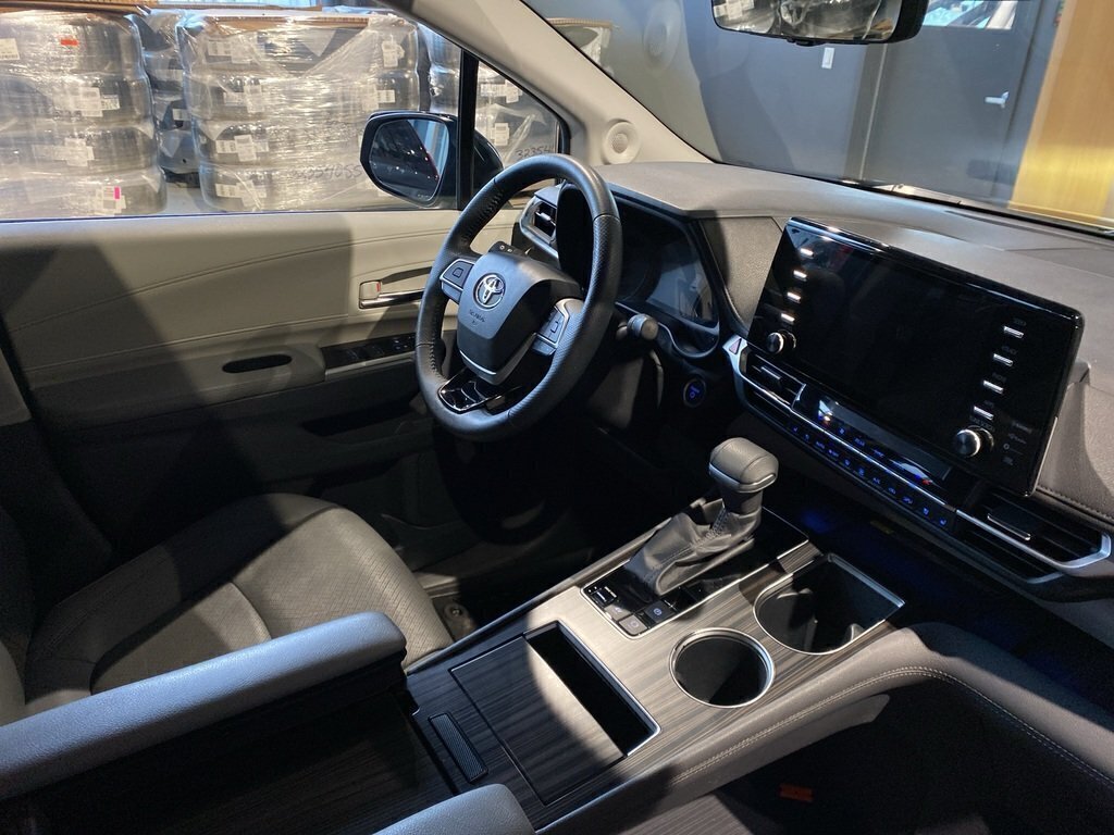 2022 Toyota Sienna Hybrid Sienna Limited AWD 7-Pass-23