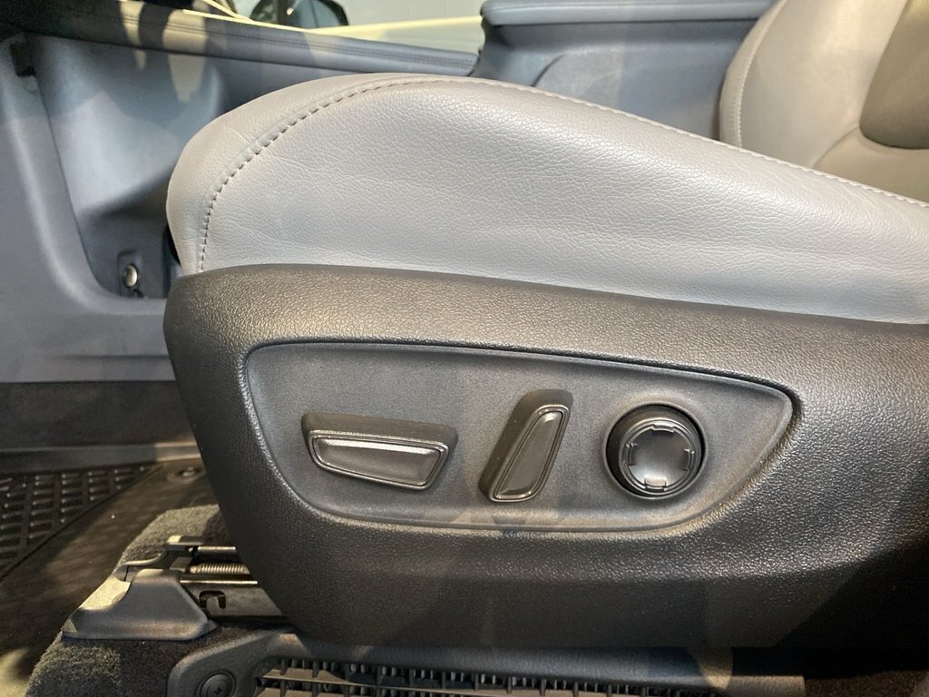 2022 Toyota Sienna Hybrid Sienna Limited AWD 7-Pass-12