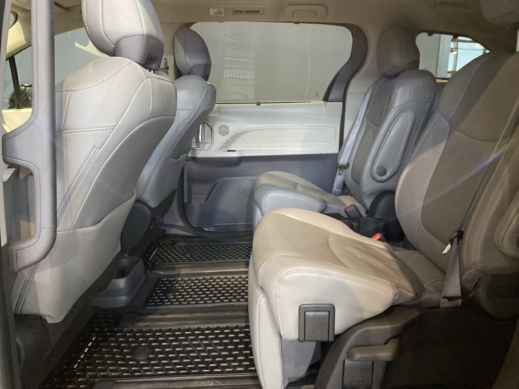 2022 Toyota Sienna Hybrid Sienna Limited AWD 7-Pass-17
