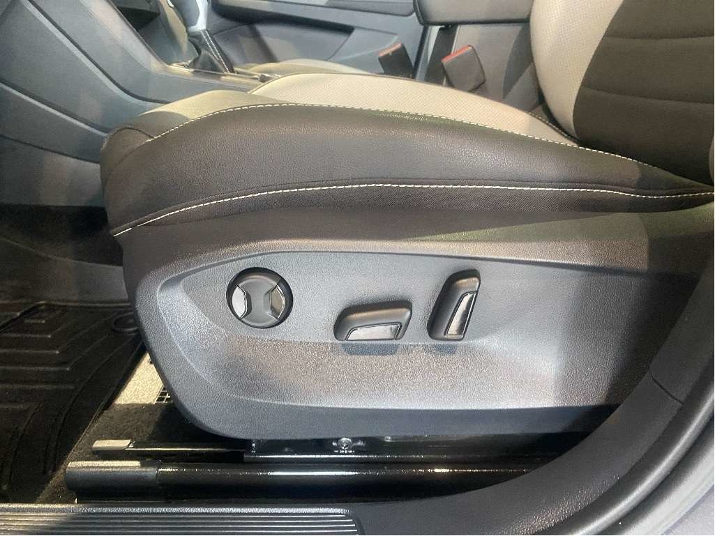 2024 Volkswagen Taos Highline 1.5T 7sp at DSG w/ Tip 4M-13