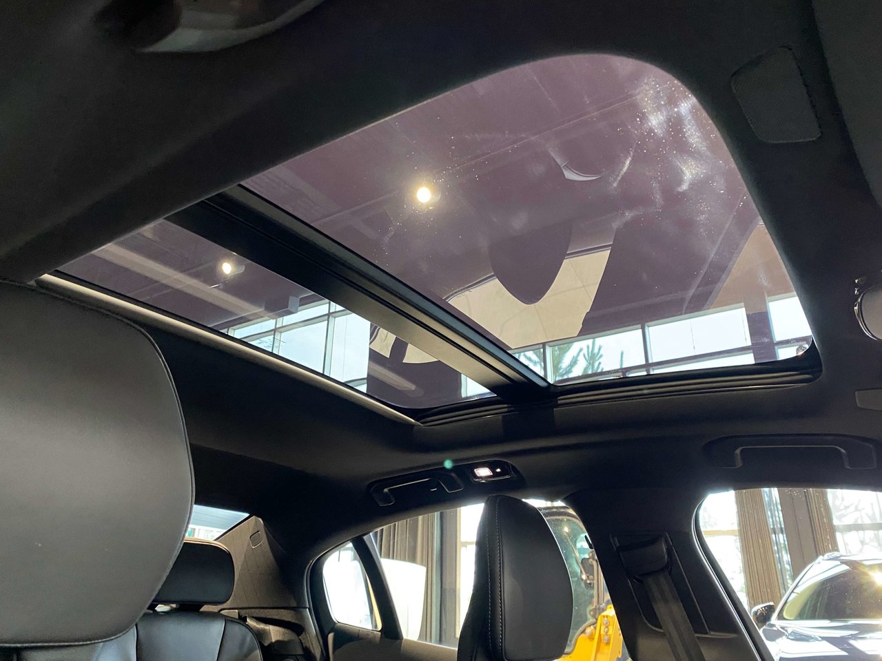 2025 Volvo S60 Plug-In Hybrid T8 AWD Ultra Black Edition-25