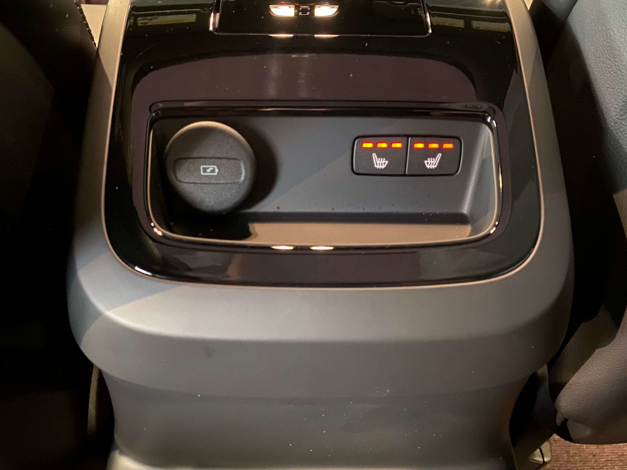 2025 Volvo S60 Plug-In Hybrid T8 AWD Ultra Black Edition-19