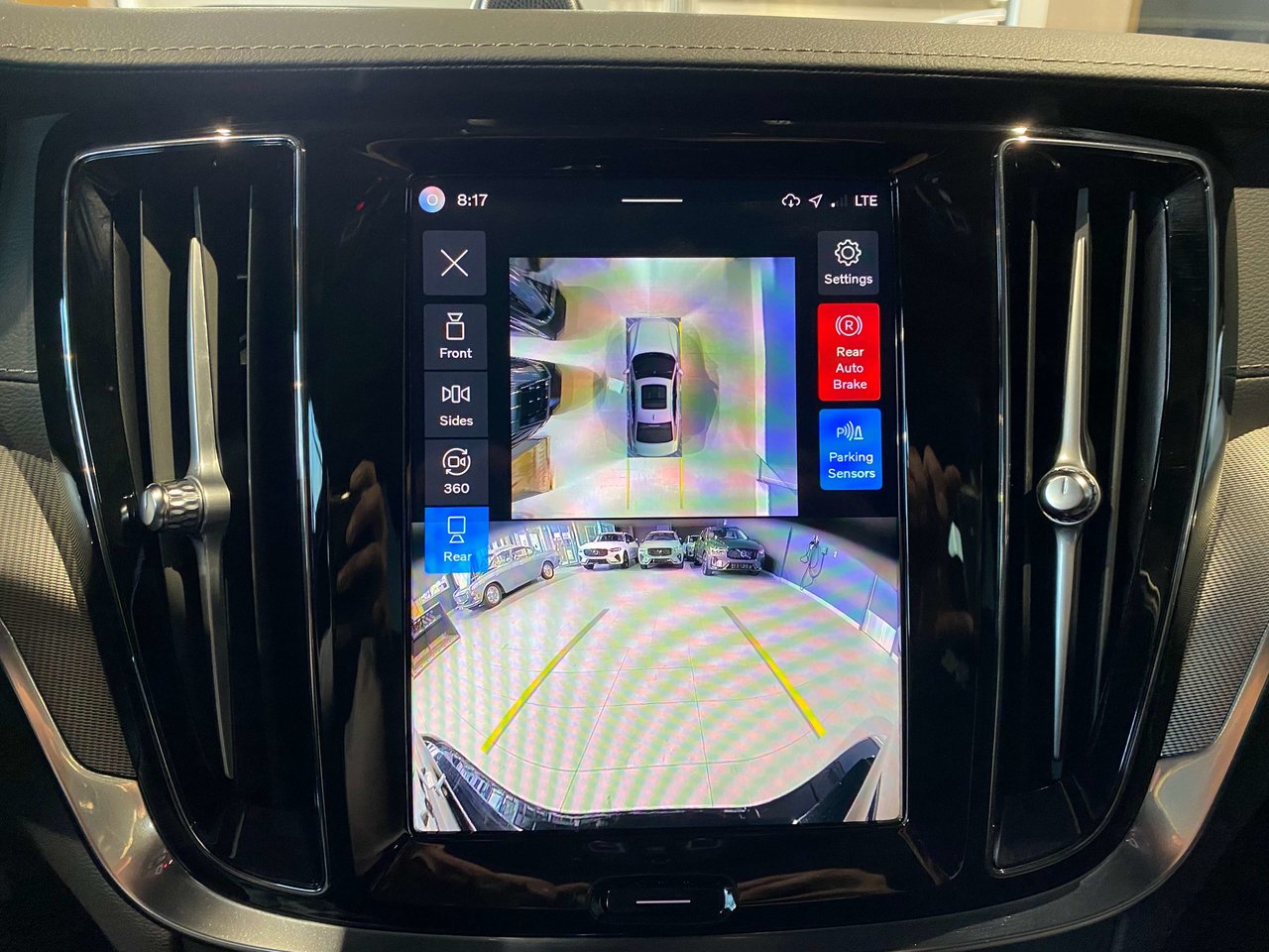 2025 Volvo S60 Plug-In Hybrid T8 AWD Ultra Black Edition-17