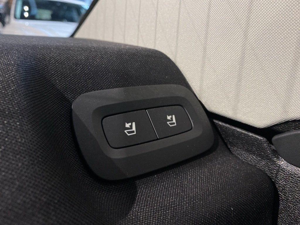 2023 Volvo S60 B5 AWD Plus - Dark-19