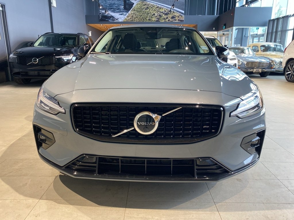 2023 Volvo S60 B5 AWD Plus - Dark-2