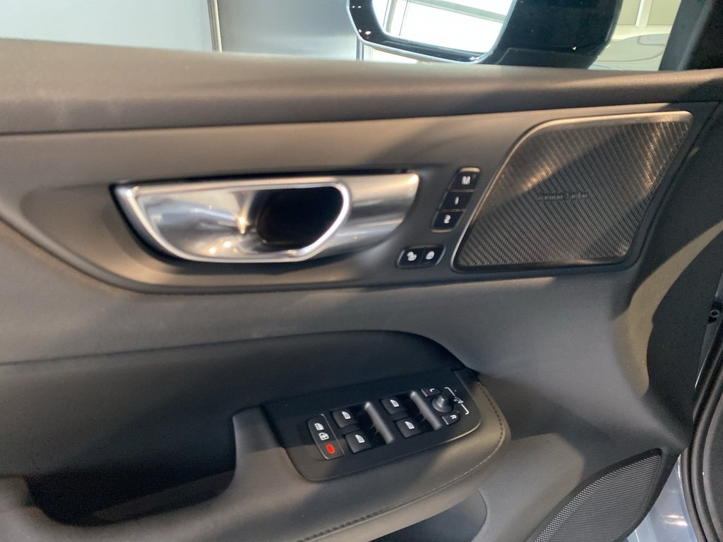 2023 Volvo S60 B5 AWD Plus - Dark-11