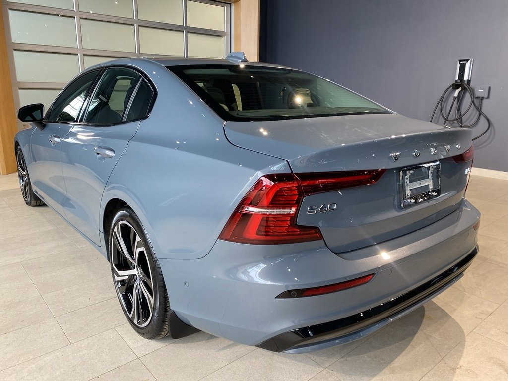 2023 Volvo S60 B5 AWD Plus - Dark-3