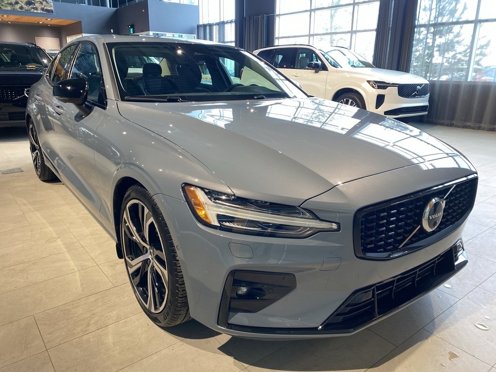 2023 Volvo S60 B5 AWD Plus - Dark-7