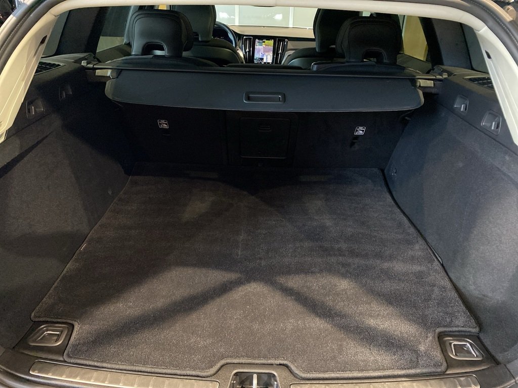 2025 Volvo V60 Cross Country B5 AWD Core-19