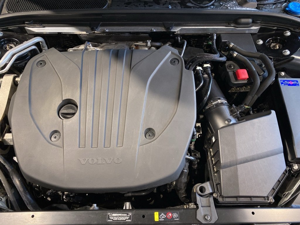 2025 Volvo V60 Cross Country B5 AWD Core-25