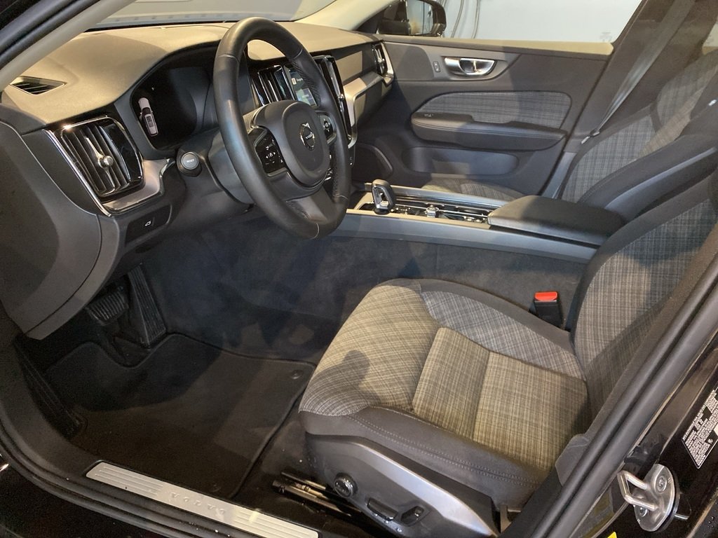 2025 Volvo V60 Cross Country B5 AWD Core-9