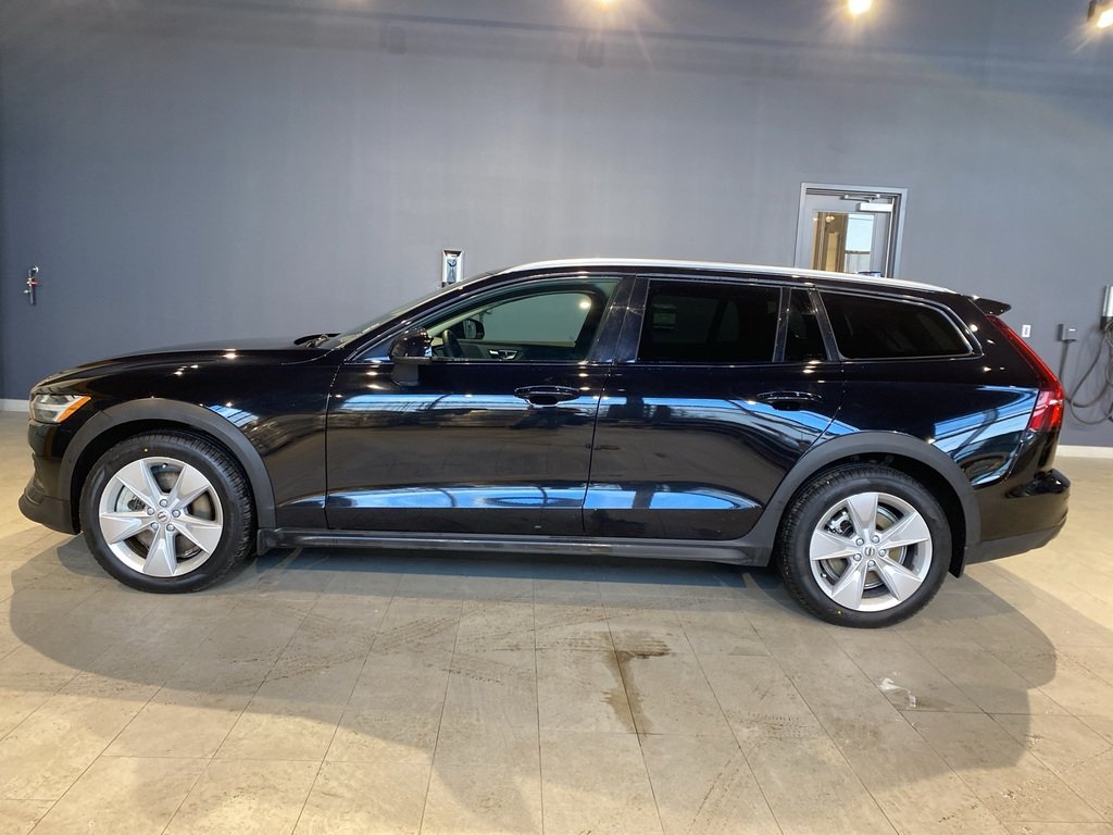 2025 Volvo V60 Cross Country B5 AWD Core-1