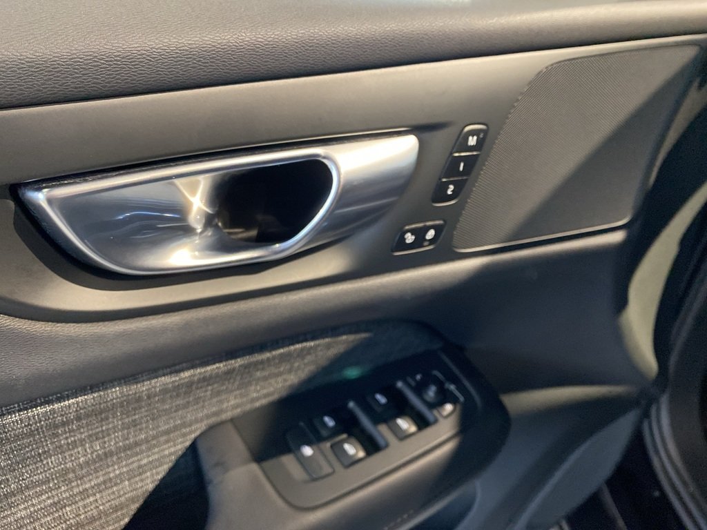 2025 Volvo V60 Cross Country B5 AWD Core-11