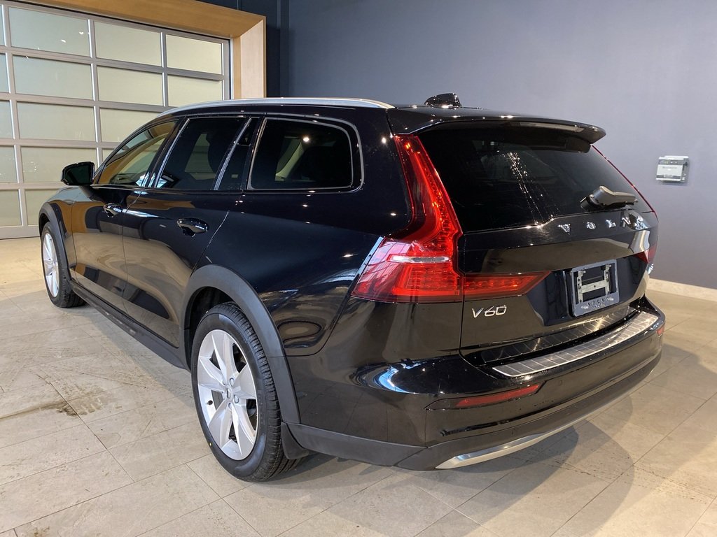 2025 Volvo V60 Cross Country B5 AWD Core-2