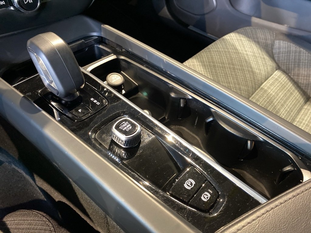 2025 Volvo V60 Cross Country B5 AWD Core-12