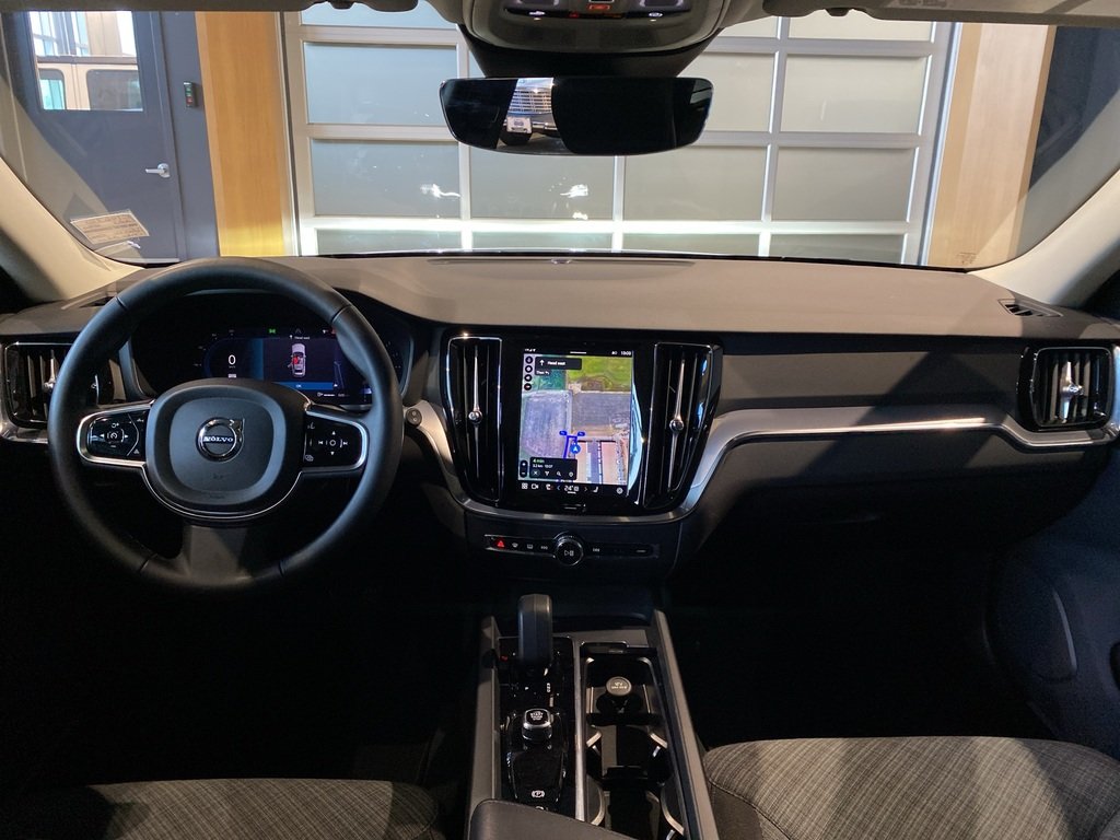 2025 Volvo V60 Cross Country B5 AWD Core-10