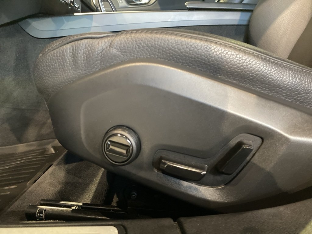 2025 Volvo V60 Cross Country B5 AWD Plus-13