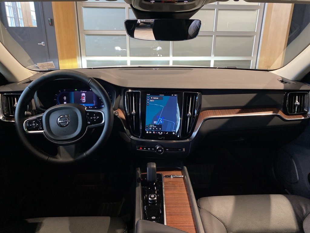 2025 Volvo V60 Cross Country B5 AWD Plus-10