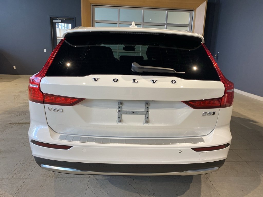 2025 Volvo V60 Cross Country B5 AWD Plus-3
