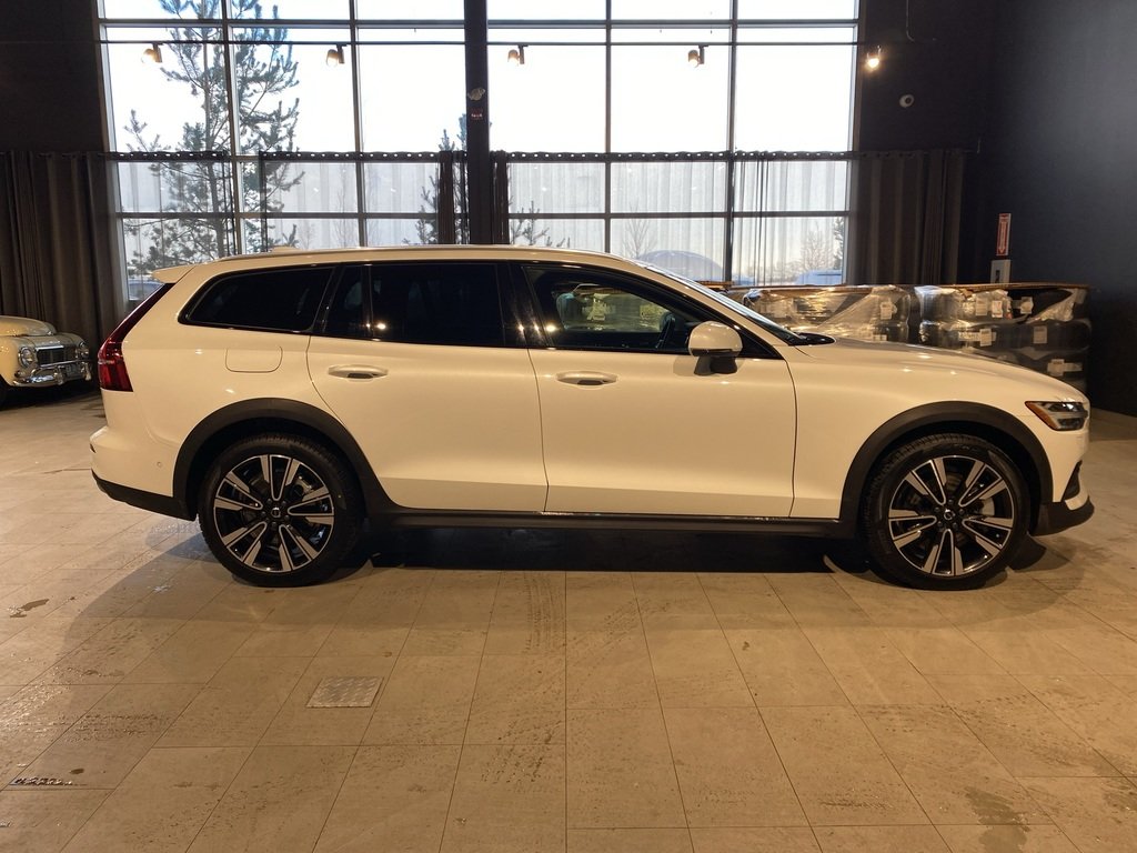 2025 Volvo V60 Cross Country B5 AWD Plus-5