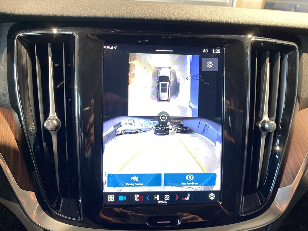 2025 Volvo V60 Cross Country B5 AWD Plus-16