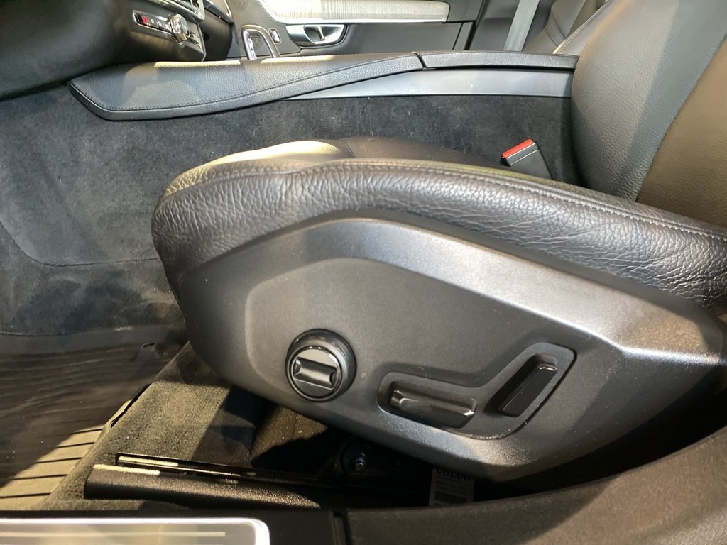 2022 Volvo V90 Cross Country B6 AWD-13