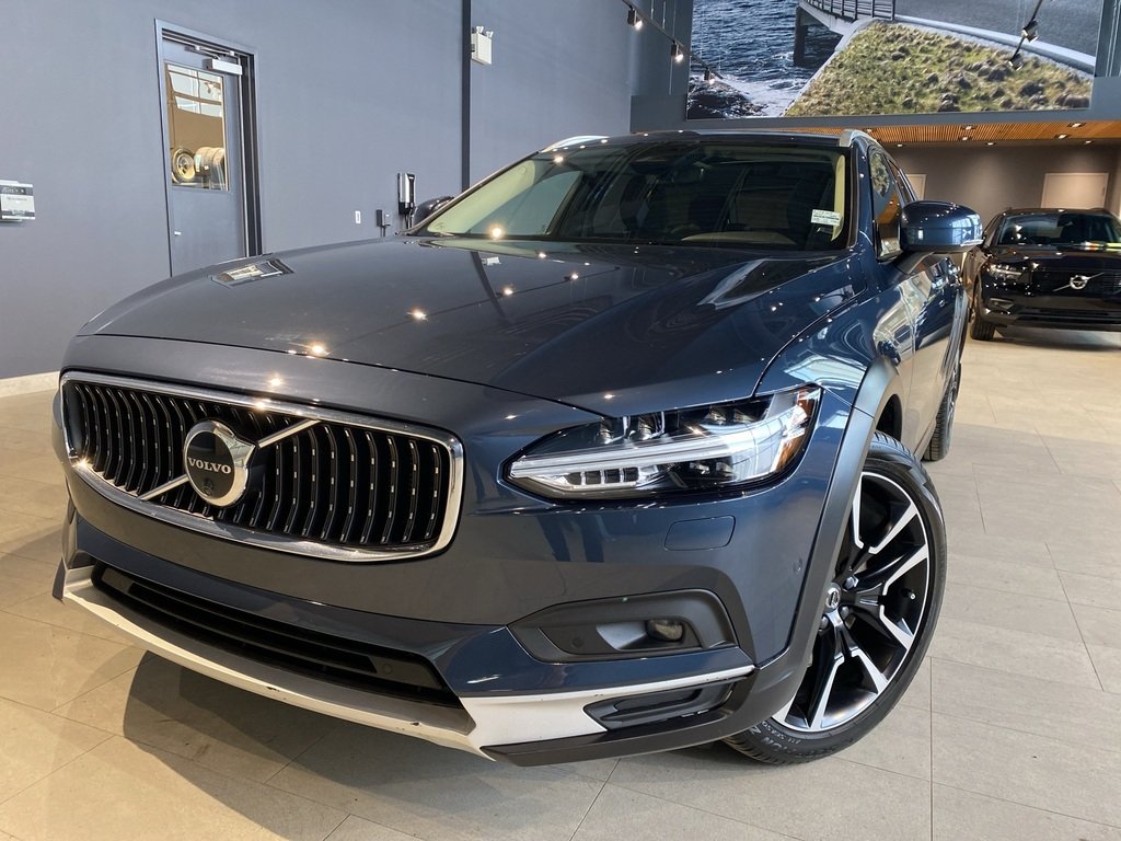 2022 Volvo V90 Cross Country B6 AWD-0