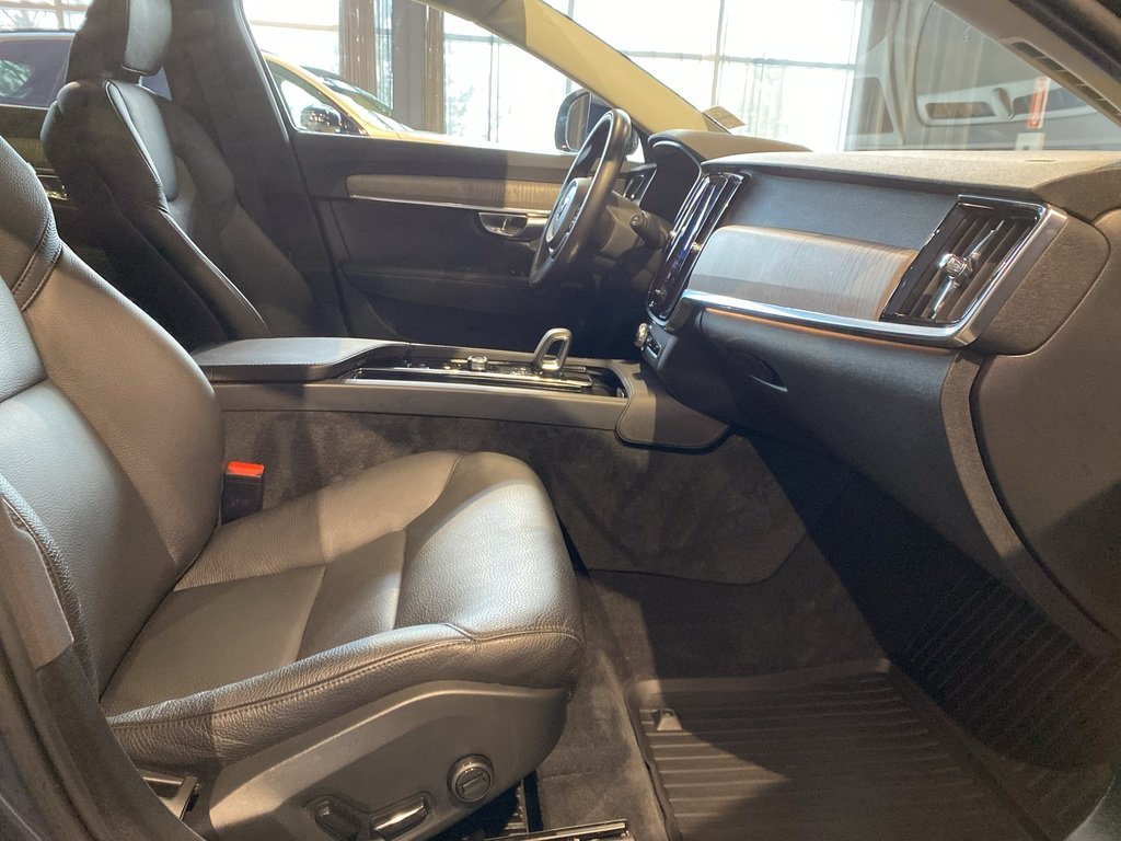 2022 Volvo V90 Cross Country B6 AWD-22