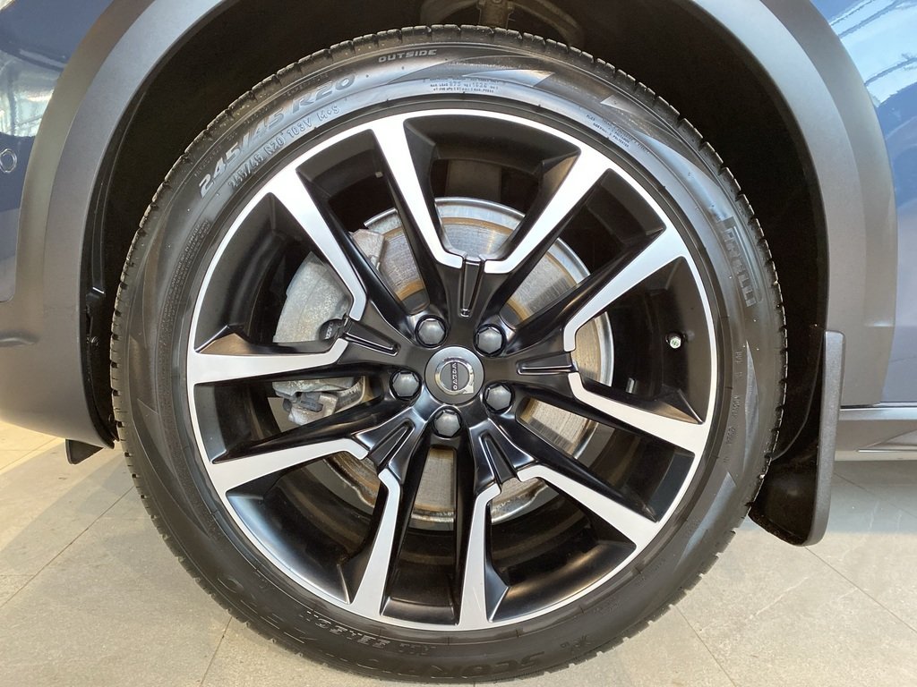 2022 Volvo V90 Cross Country B6 AWD-8