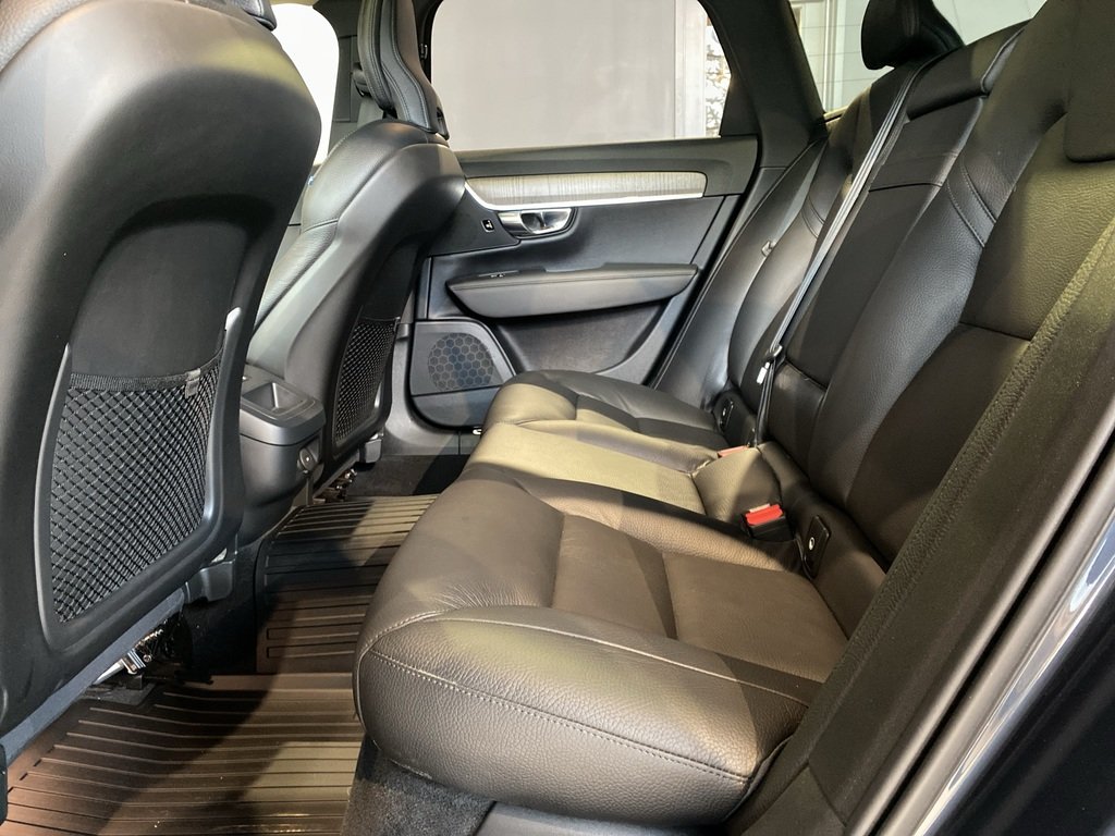 2022 Volvo V90 Cross Country B6 AWD-17