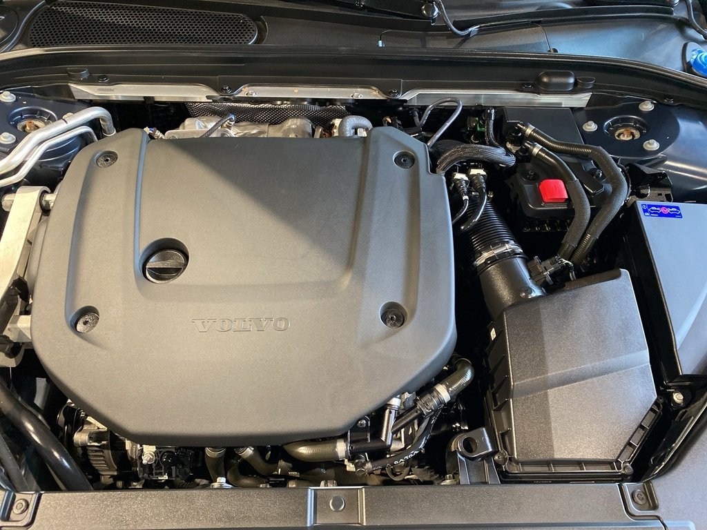 2022 Volvo V90 Cross Country B6 AWD-25