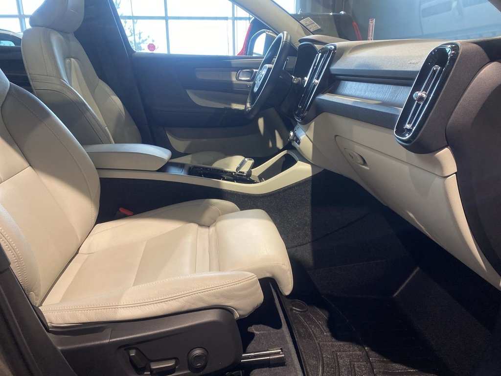2020 Volvo XC40 T5 AWD Inscription-22