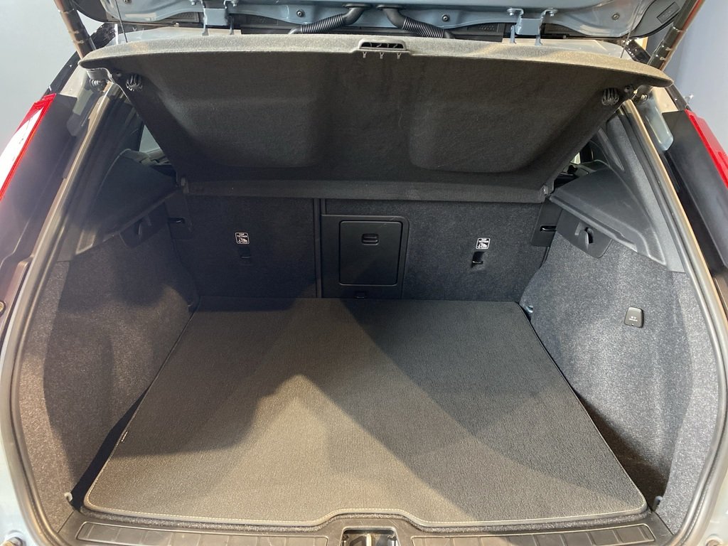 2022 Volvo XC40 T5 AWD R-Design-19