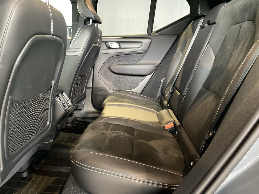 2022 Volvo XC40 T5 AWD R-Design-17
