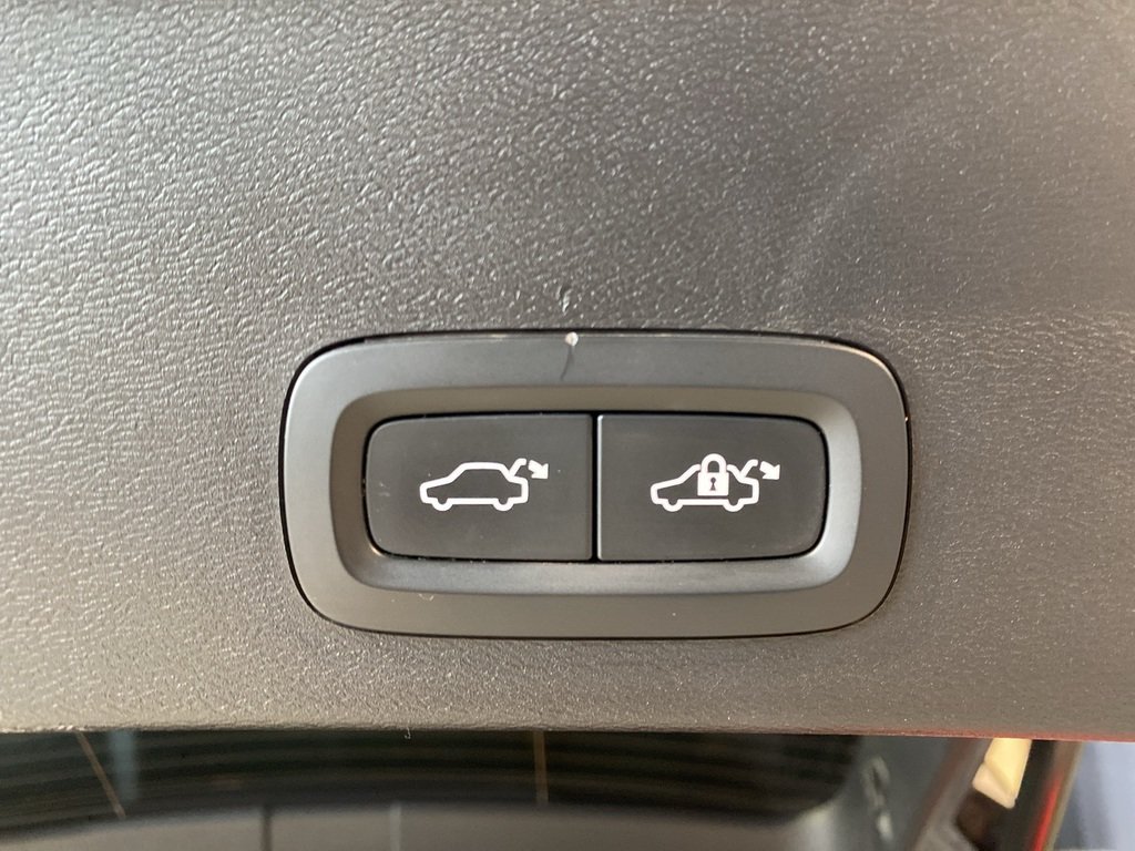 2022 Volvo XC40 T5 AWD R-Design-20