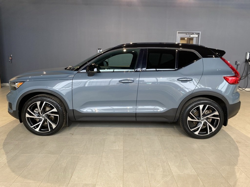 2022 Volvo XC40 T5 AWD R-Design-1