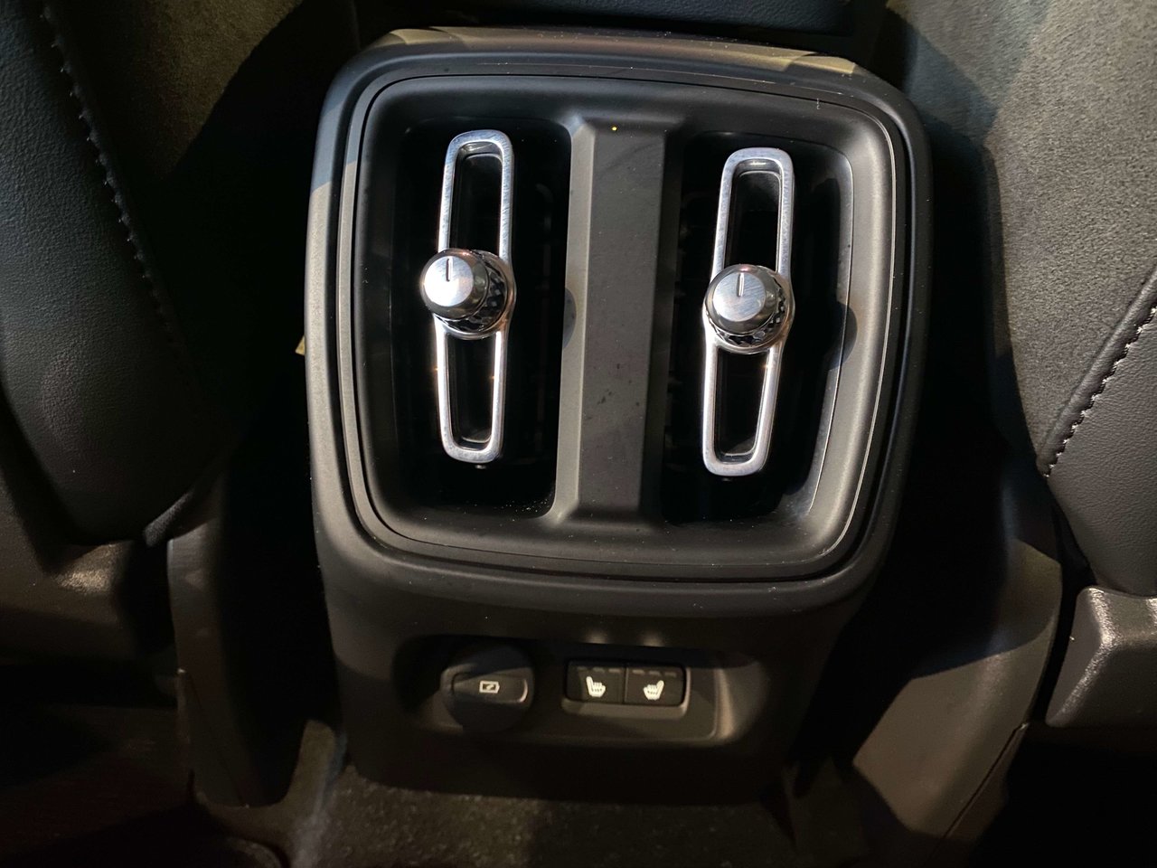2022 Volvo XC40 T5 AWD R-Design-18
