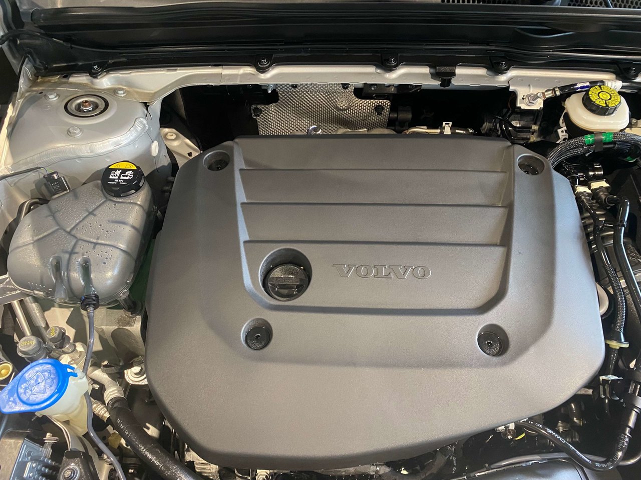 2023 Volvo XC40 B5 AWD Ultimate - Bright-24