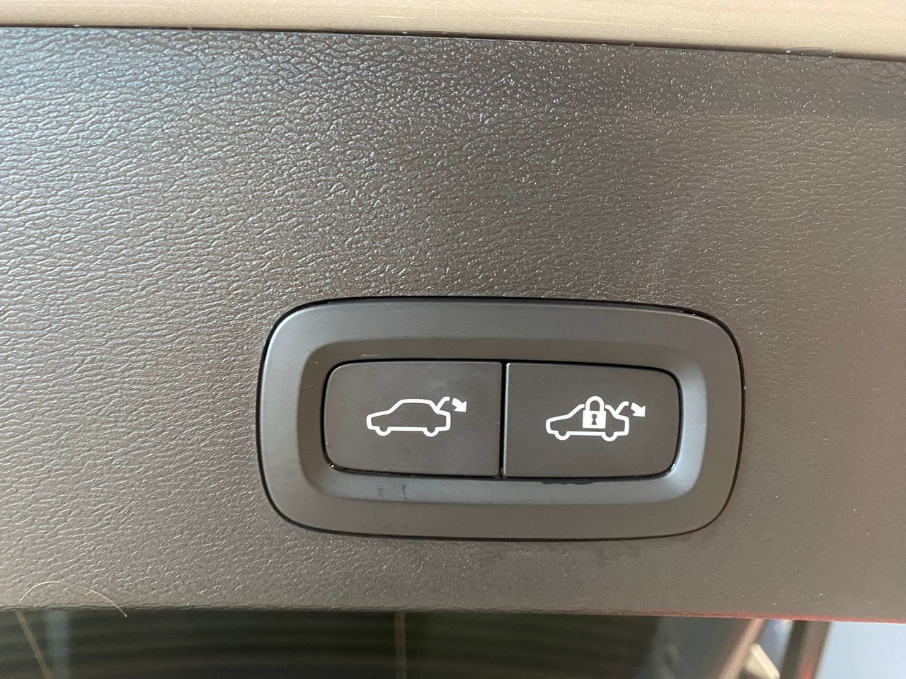 2023 Volvo XC40 B5 AWD Ultimate - Bright-19