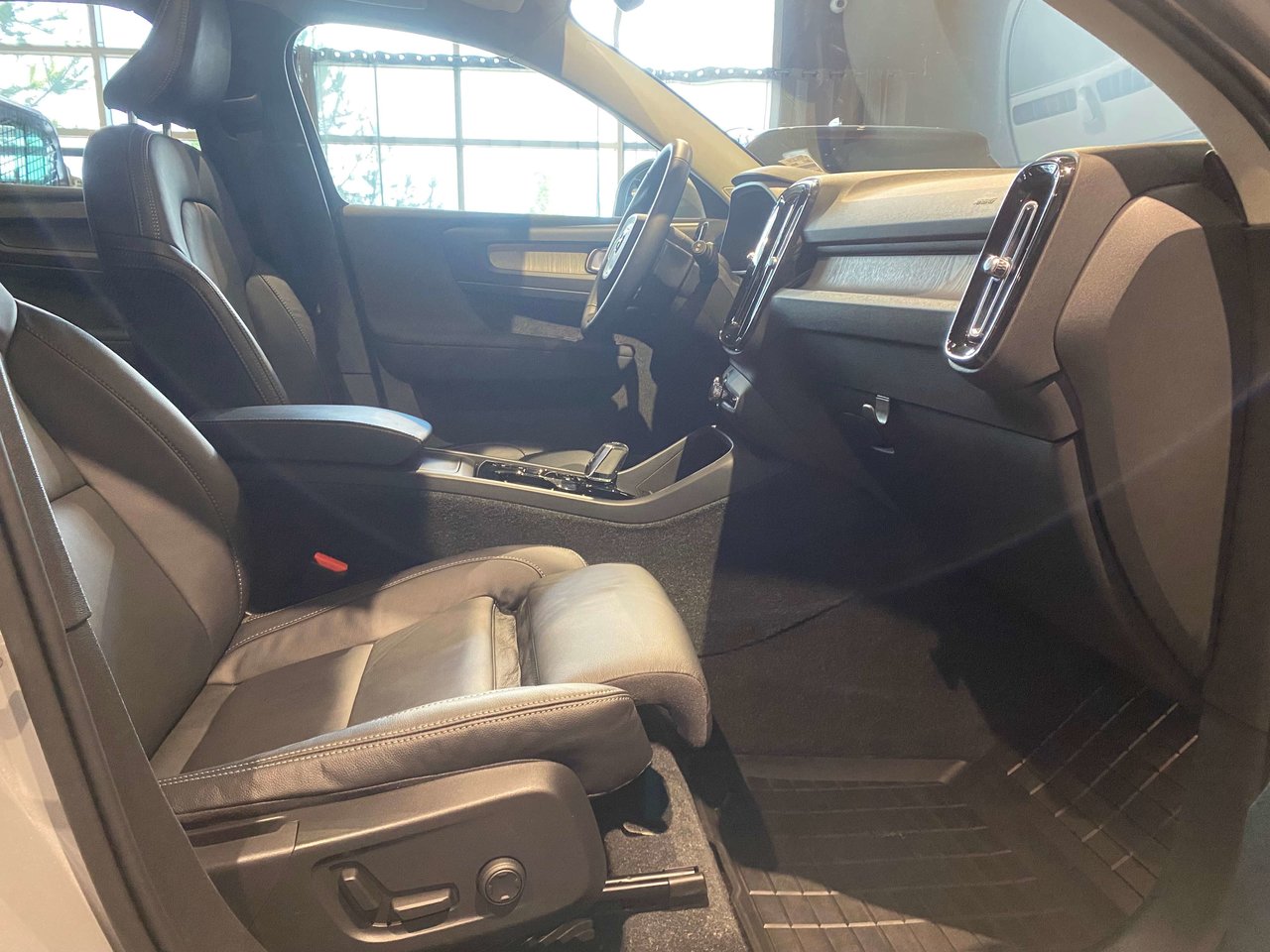 2023 Volvo XC40 B5 AWD Ultimate - Bright-21