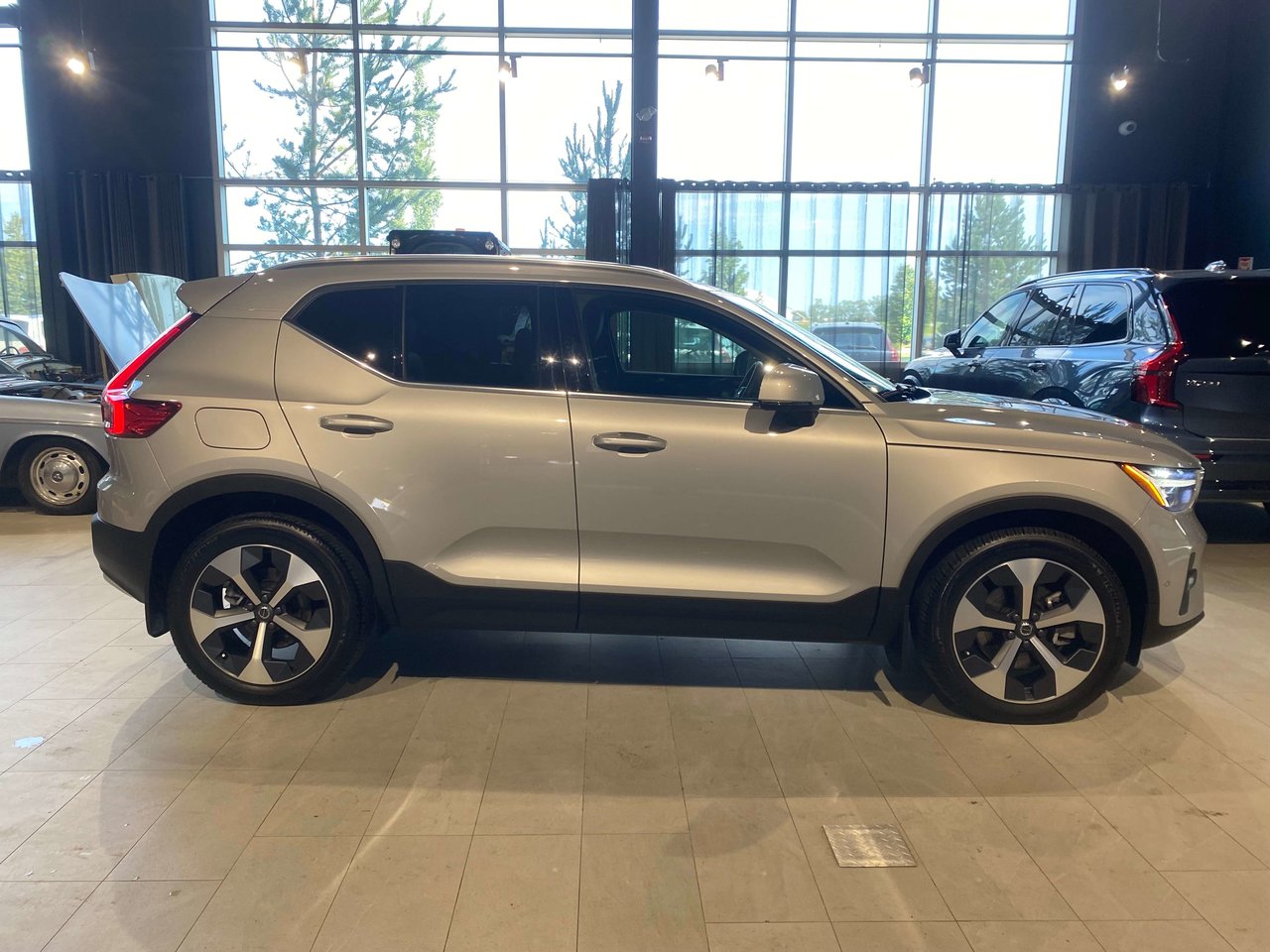 2023 Volvo XC40 B5 AWD Ultimate - Bright-4
