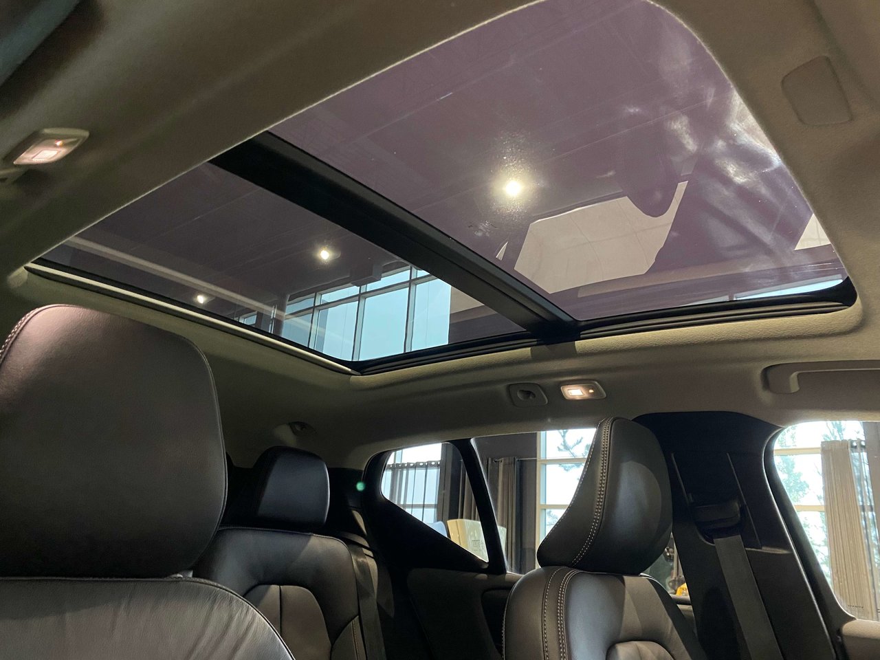 2023 Volvo XC40 B5 AWD Plus - Bright-24