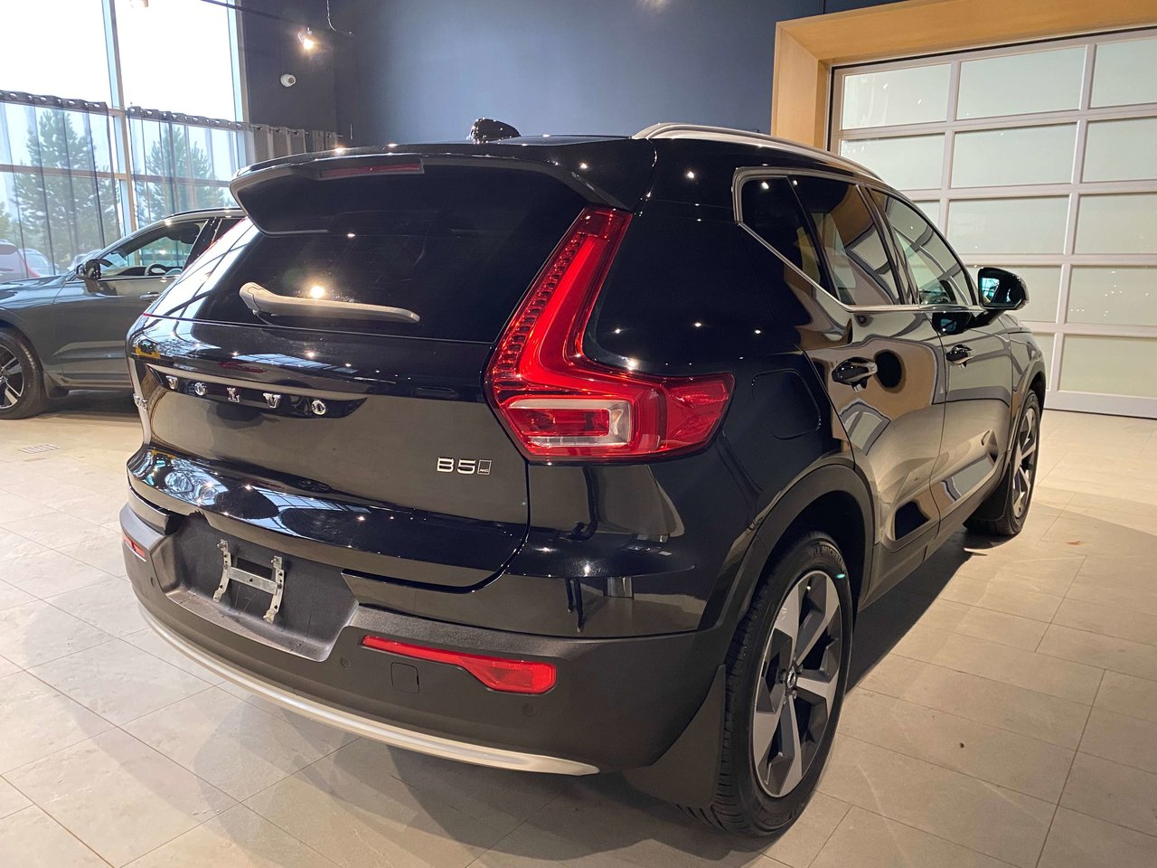 2023 Volvo XC40 B5 AWD Plus - Bright-4