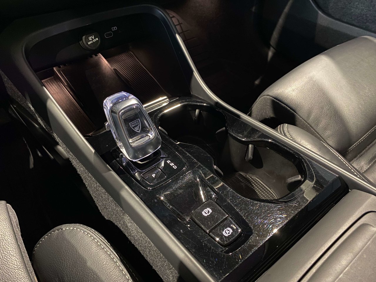 2023 Volvo XC40 B5 AWD Plus - Bright-12