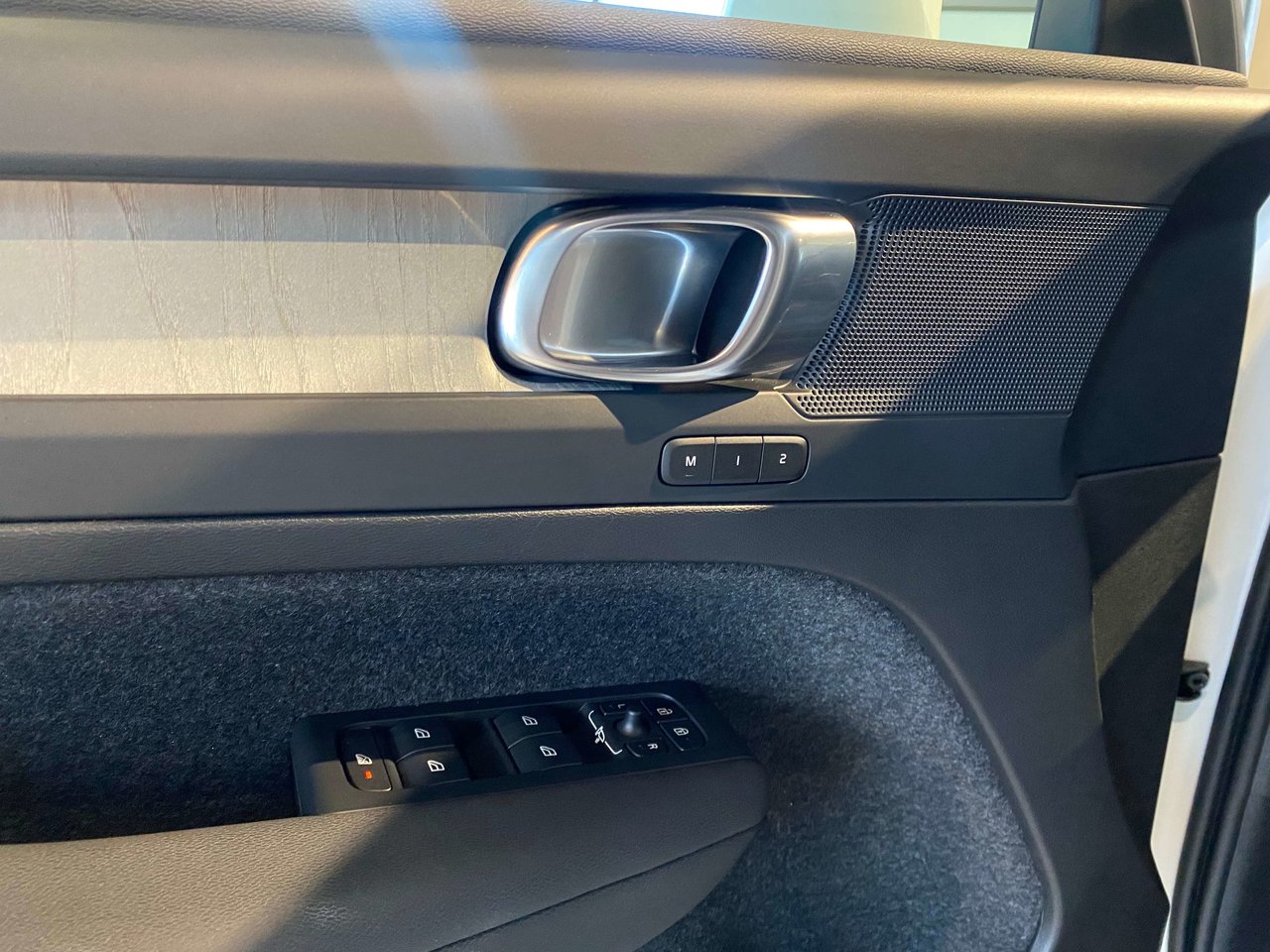 2024 Volvo XC40 B5 AWD Plus Bright Theme-11