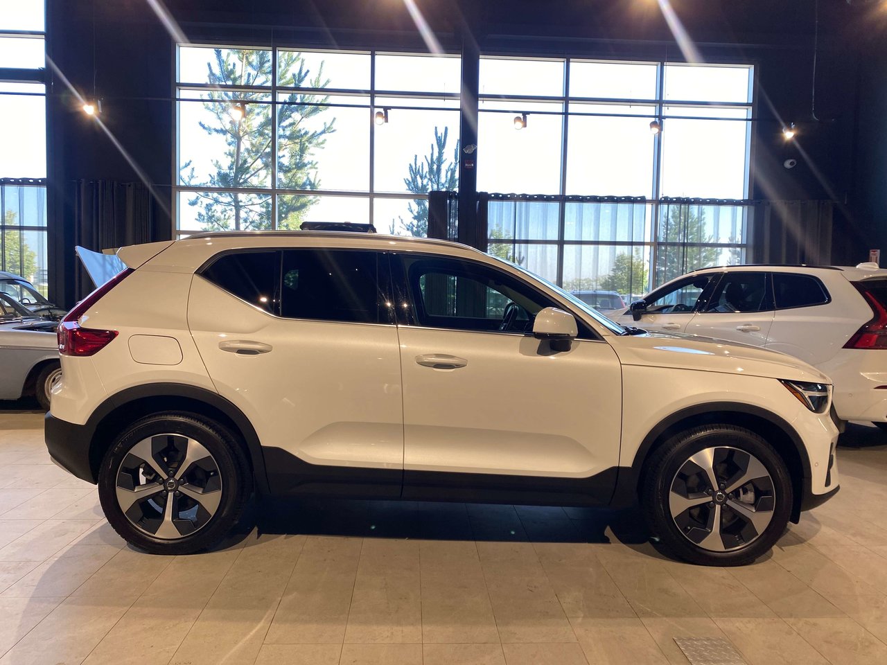 2024 Volvo XC40 B5 AWD Plus Bright Theme-5