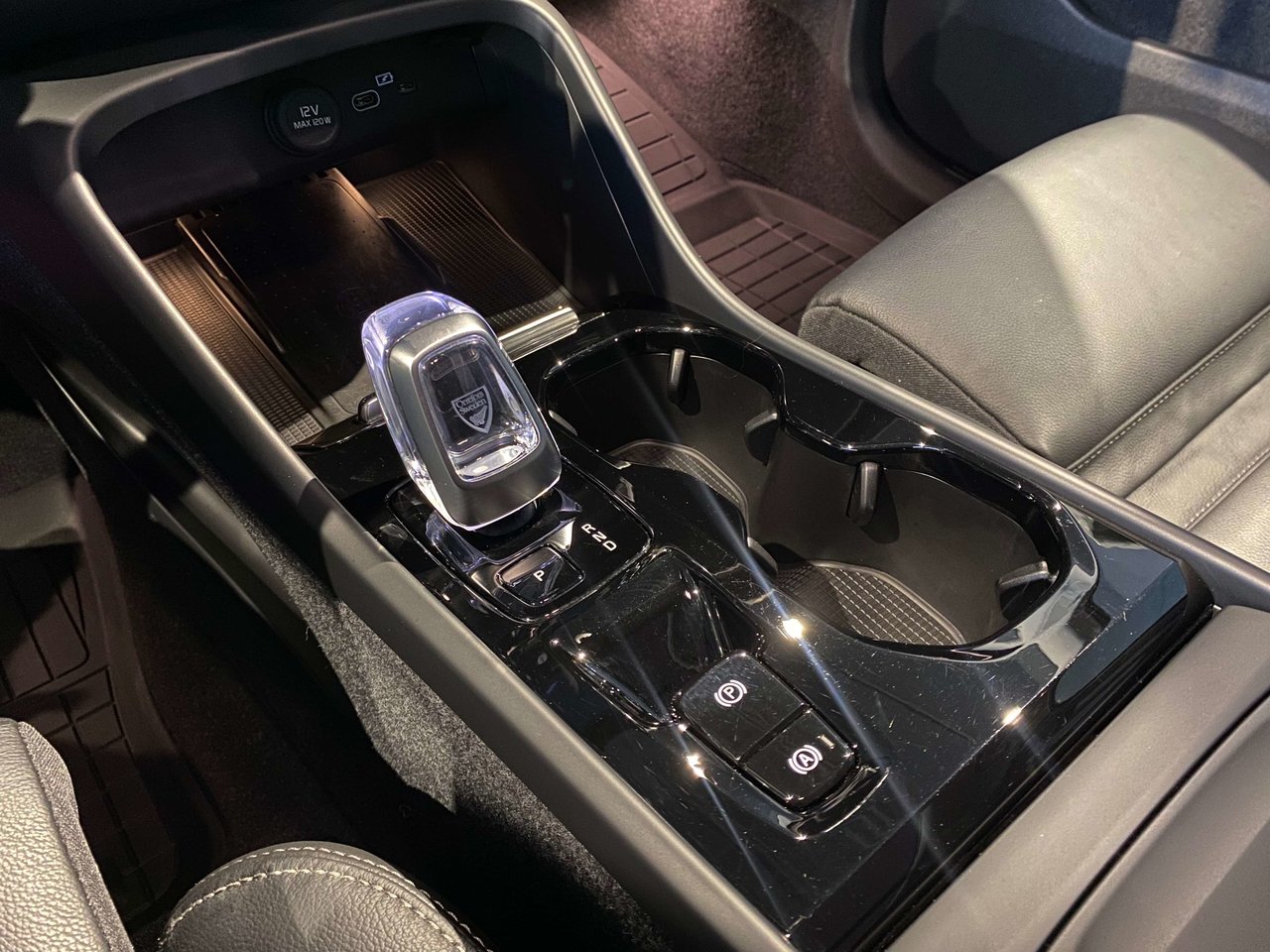 2024 Volvo XC40 B5 AWD Plus Bright Theme-12