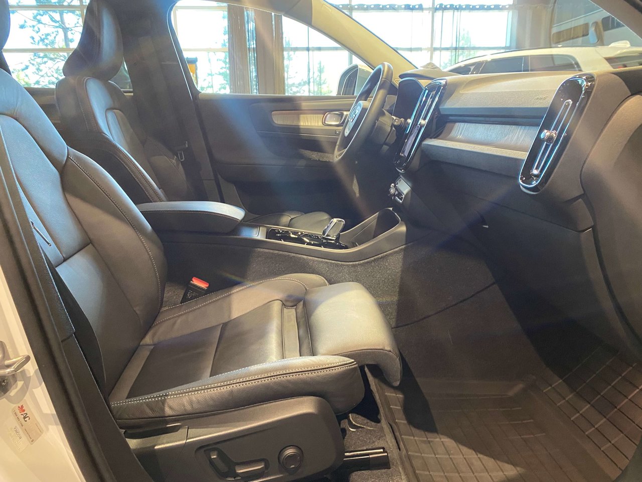 2024 Volvo XC40 B5 AWD Plus Bright Theme-22